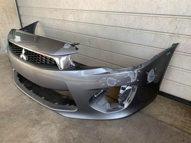 bontott MITSUBISHI LANCER Első Lökhárító (Üresen)