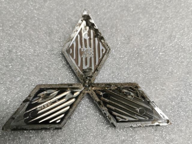 bontott MITSUBISHI LANCER Hátsó Embléma