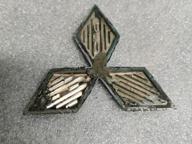 bontott MITSUBISHI LANCER Hátsó Embléma