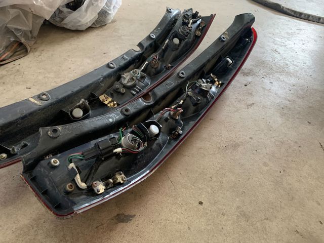 bontott MITSUBISHI LANCER Hátsó Lámpa Szett