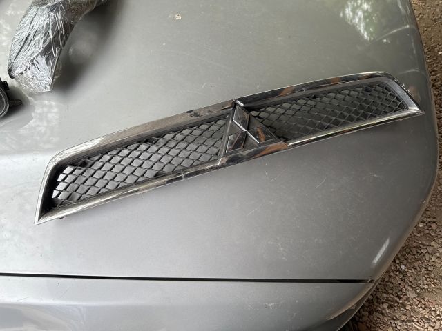 bontott MITSUBISHI LANCER Hűtőrács