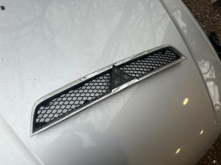 bontott MITSUBISHI LANCER Hűtőrács