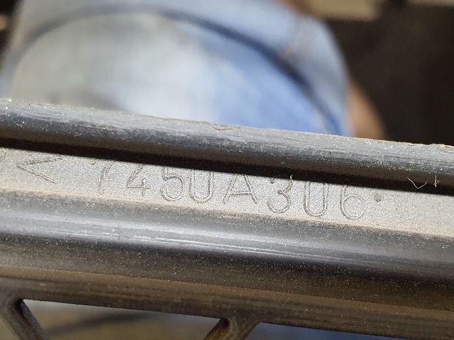 bontott MITSUBISHI LANCER Hűtőrács