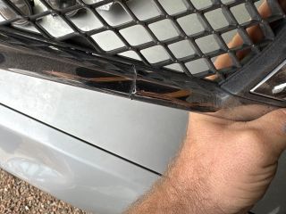 bontott MITSUBISHI LANCER Hűtőrács