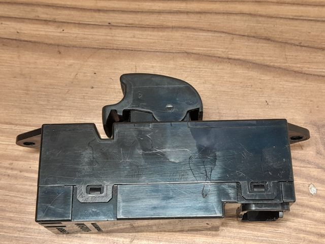 bontott MITSUBISHI LANCER Jobb első Ablakemelő Kapcsoló