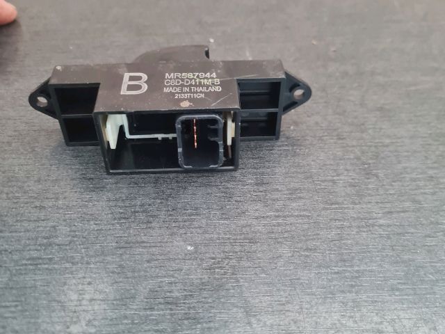 bontott MITSUBISHI LANCER Jobb első Ablakemelő Kapcsoló