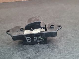 bontott MITSUBISHI LANCER Jobb első Ablakemelő Kapcsoló