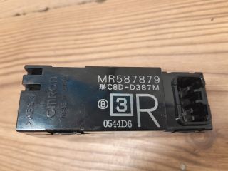 bontott MITSUBISHI LANCER Jobb első Ablakemelő Kapcsoló