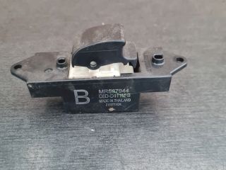 bontott MITSUBISHI LANCER Jobb első Ablakemelő Kapcsoló