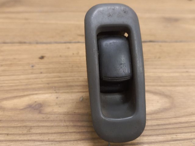 bontott MITSUBISHI LANCER Jobb első Ablakemelő Kapcsoló