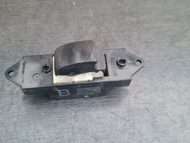 bontott MITSUBISHI LANCER Jobb első Ablakemelő Kapcsoló