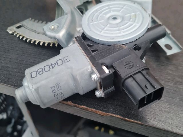 bontott MITSUBISHI LANCER Jobb első Ablakemelő Szerkezet (Elektromos)