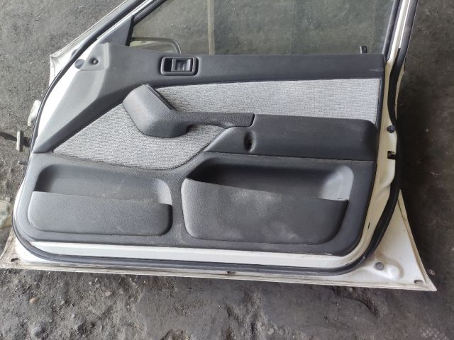 bontott MITSUBISHI LANCER Jobb első Ajtó (Részeivel)