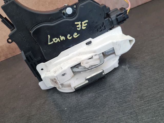 bontott MITSUBISHI LANCER Jobb első Ajtózár