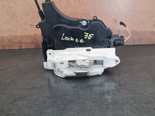 bontott MITSUBISHI LANCER Jobb első Ajtózár