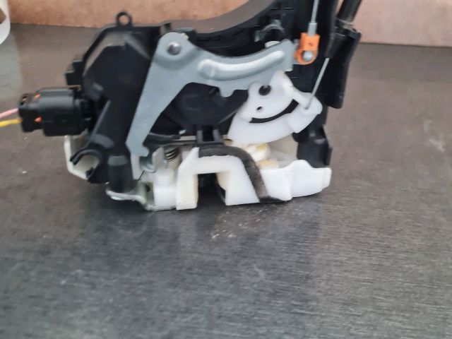 bontott MITSUBISHI LANCER Jobb első Ajtózár