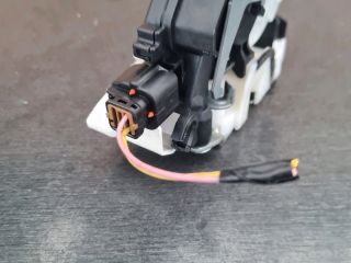 bontott MITSUBISHI LANCER Jobb első Ajtózár