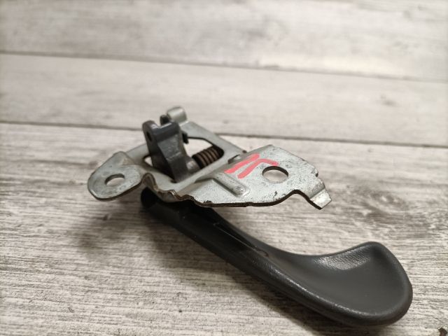 bontott MITSUBISHI LANCER Jobb első Belső Kilincs