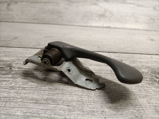 bontott MITSUBISHI LANCER Jobb első Belső Kilincs