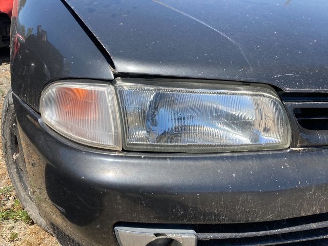 bontott MITSUBISHI LANCER Jobb első Belső Küszöb Burkolat