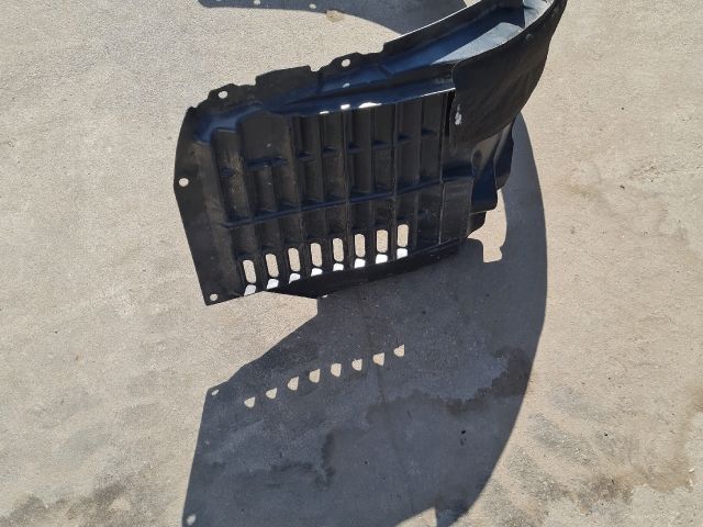 bontott MITSUBISHI LANCER Jobb első Dobbetét (Kerékjárati, Műanyag)