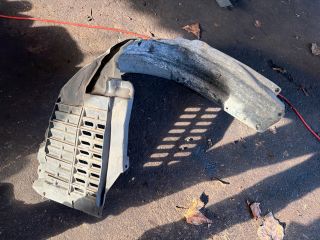 bontott MITSUBISHI LANCER Jobb első Dobbetét (Kerékjárati, Műanyag)