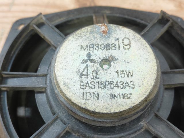 bontott MITSUBISHI LANCER Jobb első Hangszóró