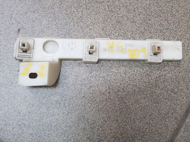 bontott MITSUBISHI LANCER Jobb első Lökhárító Tartó (Műanyag)