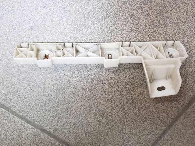 bontott MITSUBISHI LANCER Jobb első Lökhárító Tartó (Műanyag)