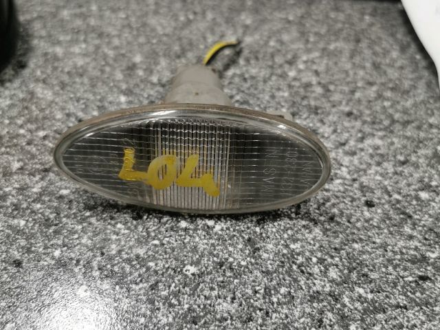 bontott MITSUBISHI LANCER Jobb első Sárvédő Irányjelző