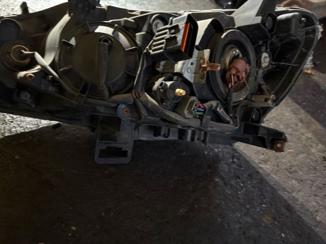 bontott MITSUBISHI LANCER Jobb Fényszóró