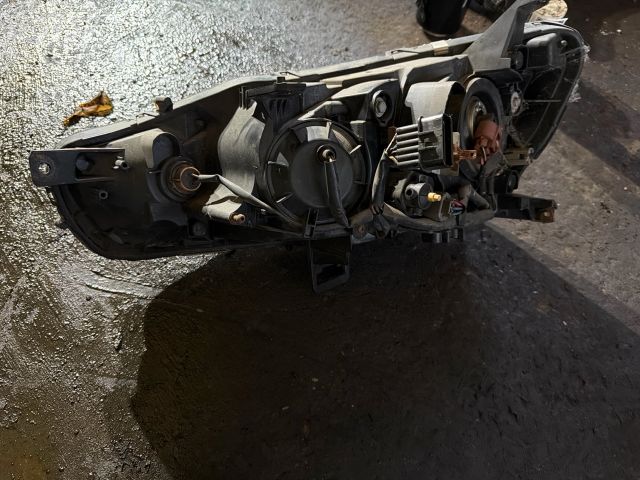 bontott MITSUBISHI LANCER Jobb Fényszóró