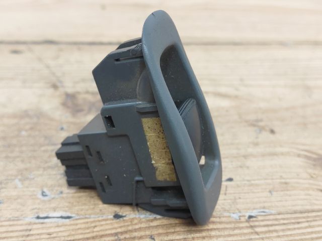 bontott MITSUBISHI LANCER Jobb hátsó Ablakemelő Kapcsoló