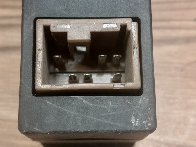 bontott MITSUBISHI LANCER Jobb hátsó Ablakemelő Kapcsoló