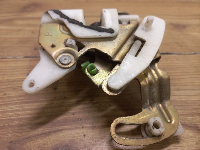 bontott MITSUBISHI LANCER Jobb hátsó Ajtózár