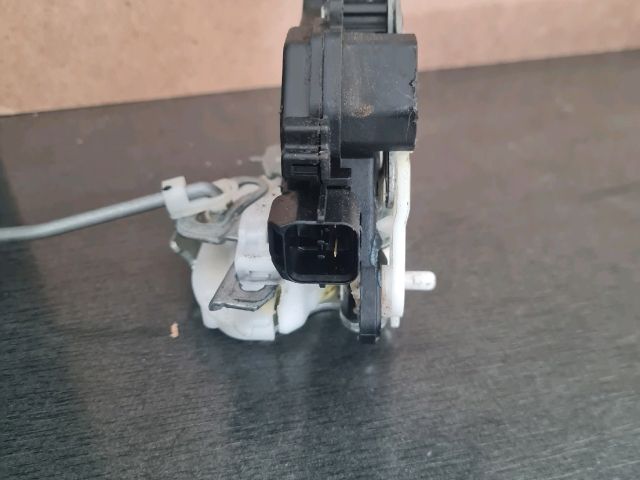 bontott MITSUBISHI LANCER Jobb hátsó Ajtózár