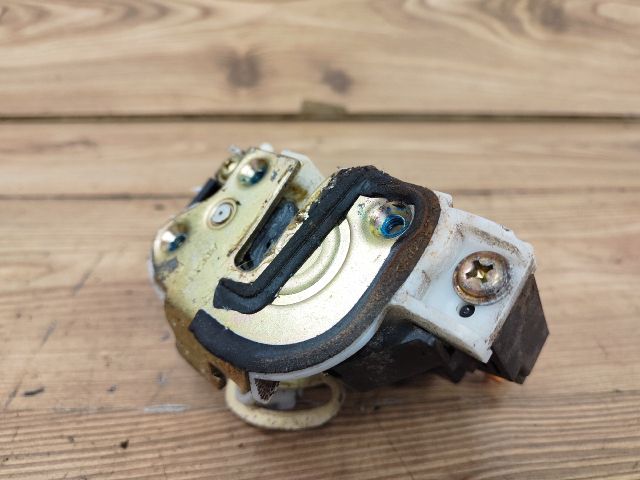 bontott MITSUBISHI LANCER Jobb hátsó Ajtózár