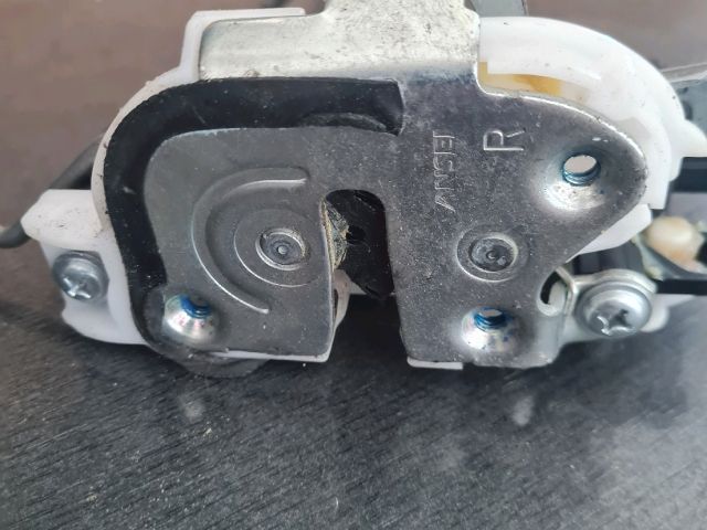 bontott MITSUBISHI LANCER Jobb hátsó Ajtózár