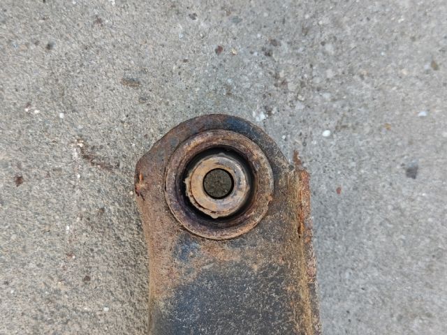 bontott MITSUBISHI LANCER Jobb hátsó Alsó Lengőkar