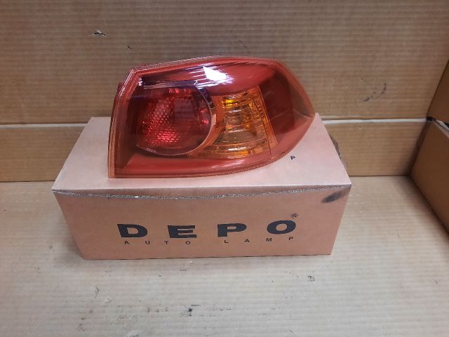 bontott MITSUBISHI LANCER Jobb Hátsó Lámpa