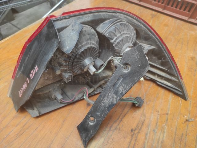 bontott MITSUBISHI LANCER Jobb Hátsó Lámpa