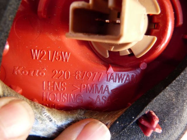 bontott MITSUBISHI LANCER Jobb Hátsó Lámpa