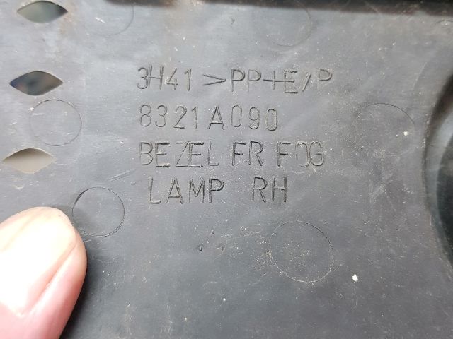 bontott MITSUBISHI LANCER Jobb Ködfényszóró Lámpakeret