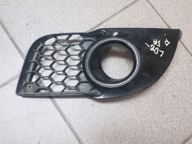 bontott MITSUBISHI LANCER Jobb Ködlámpa Rács