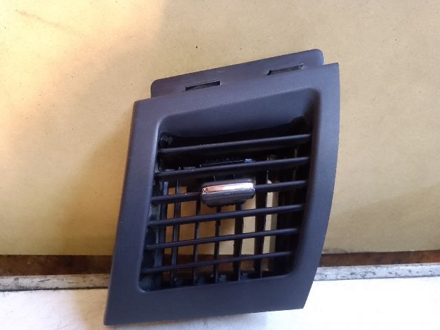 bontott MITSUBISHI LANCER Jobb Szellőző