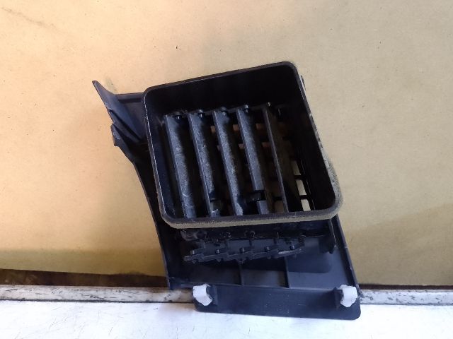 bontott MITSUBISHI LANCER Jobb Szellőző