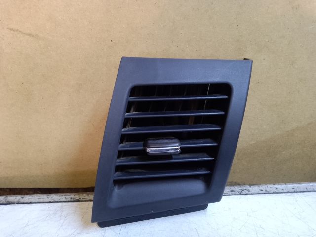 bontott MITSUBISHI LANCER Jobb Szellőző