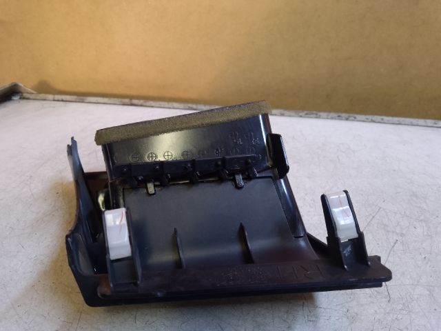 bontott MITSUBISHI LANCER Jobb Szellőző