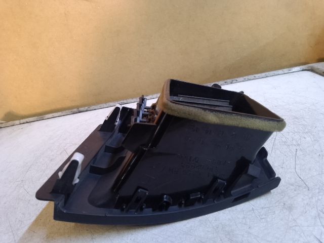 bontott MITSUBISHI LANCER Jobb Szellőző