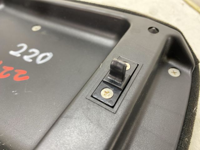 bontott MITSUBISHI LANCER Könyöklő